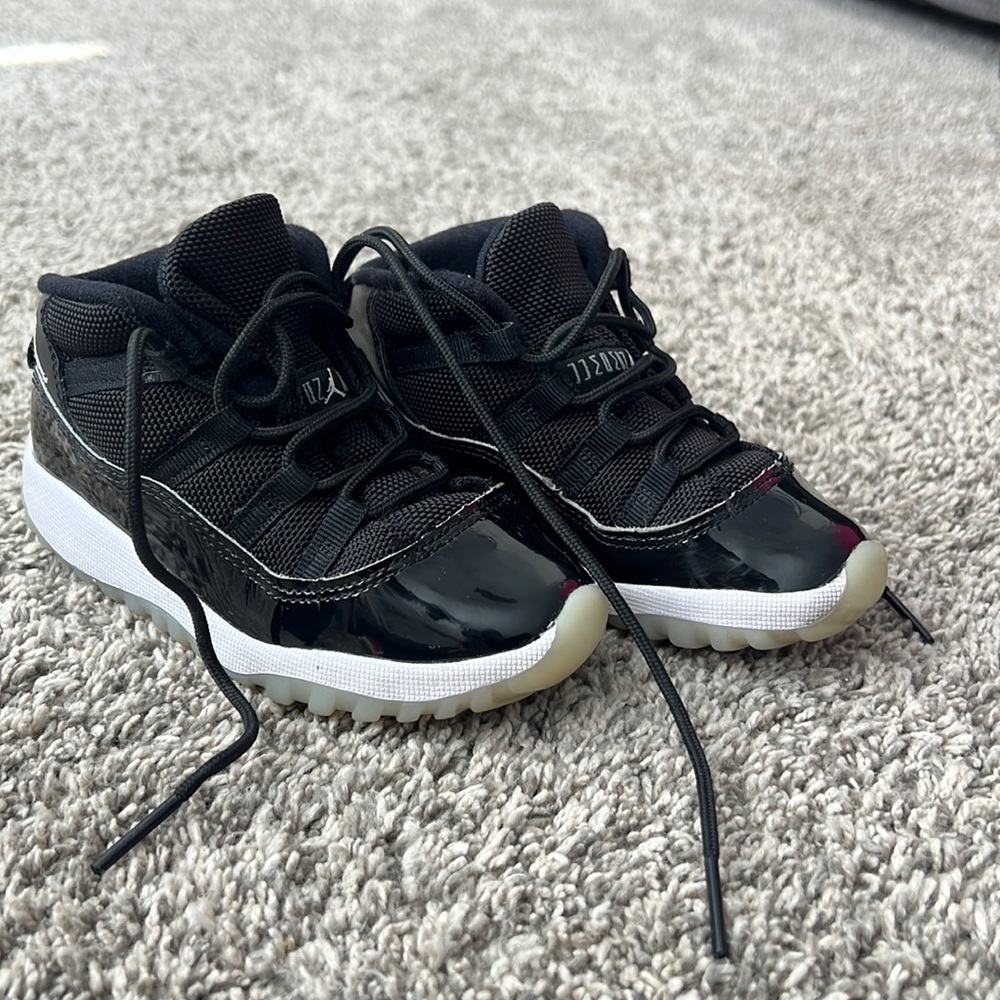 Jordan 11 retro size Toddler 9C color black
